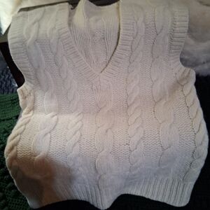 Classic V-Neck Cable Knit Sweater - Cream